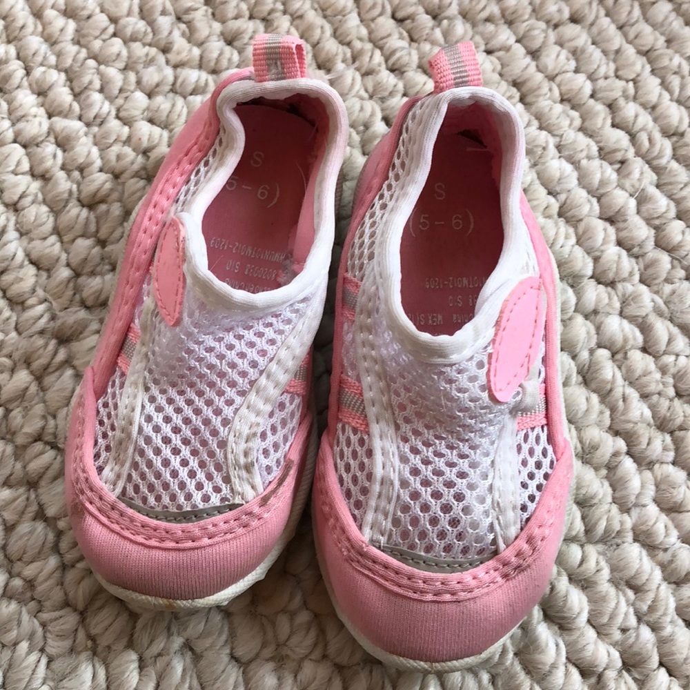 Toddler water shoes. Size 4-5